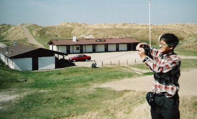 Kato erecting antenna at Vardeborg